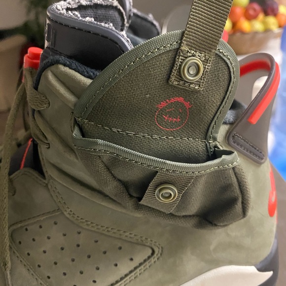 Jordan Retro 6 Travis Scott - Picture 3 of 14